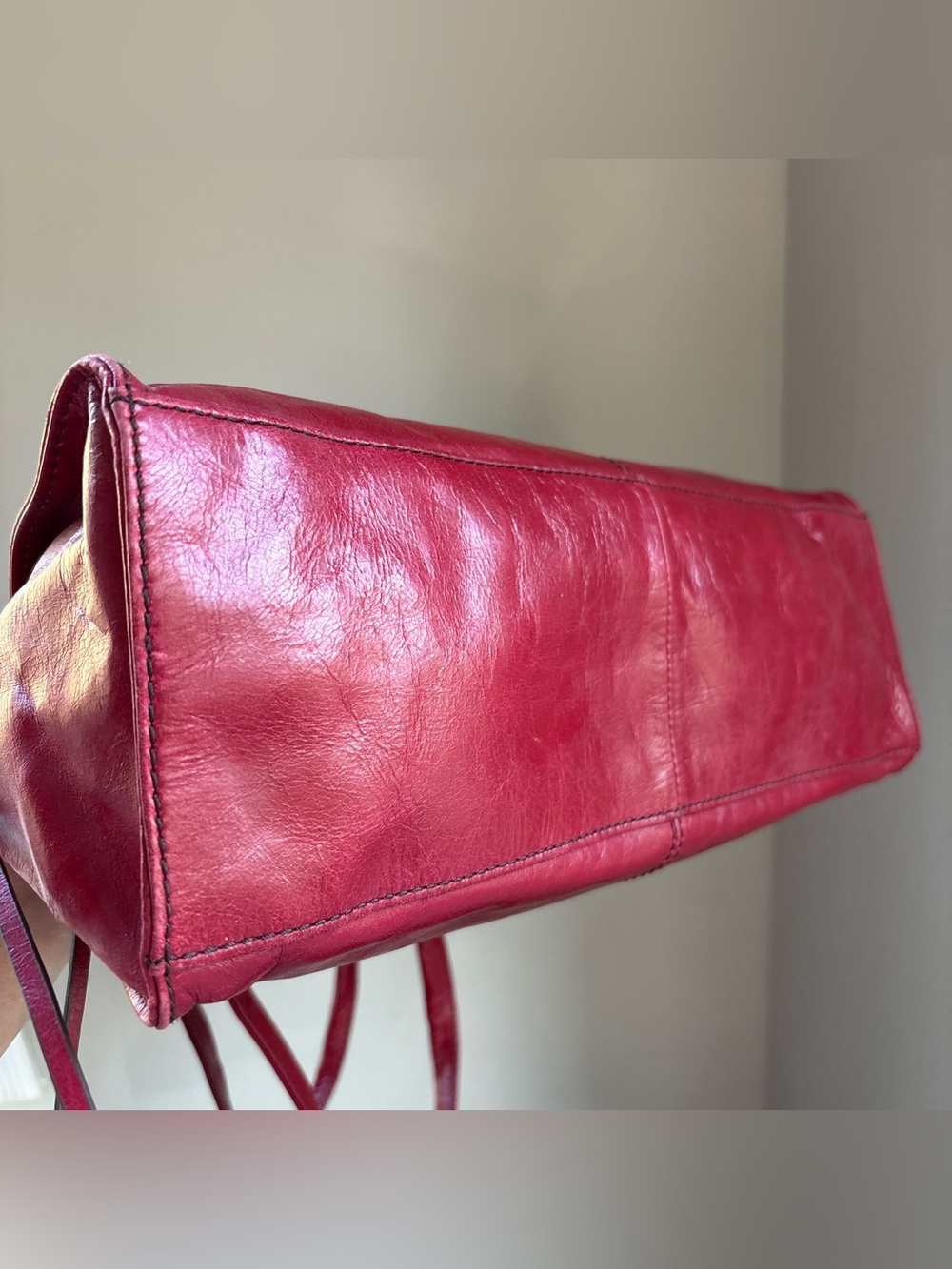 HOBO Red Leather Shoulder Bag with boho vibe floral interior - Picture 5 of 7